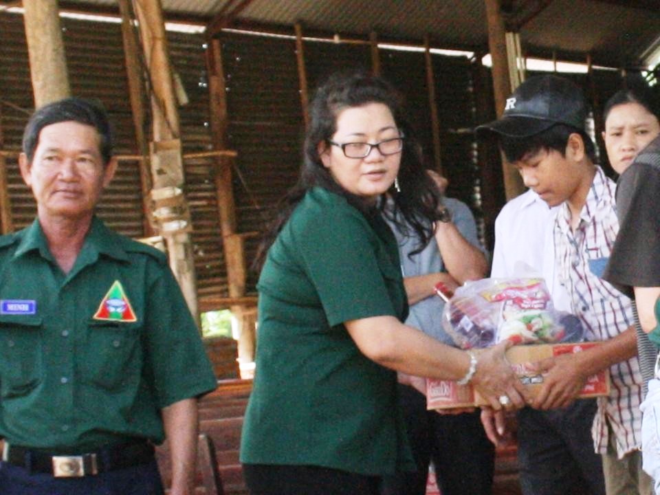 Nghĩa Sinh công tác xã hội tại thôn Xuân Trường, xã Suối Rao, dốc Tà Lon, huyện Châu Đức (Bà Rịa) ngày 8/11/2015