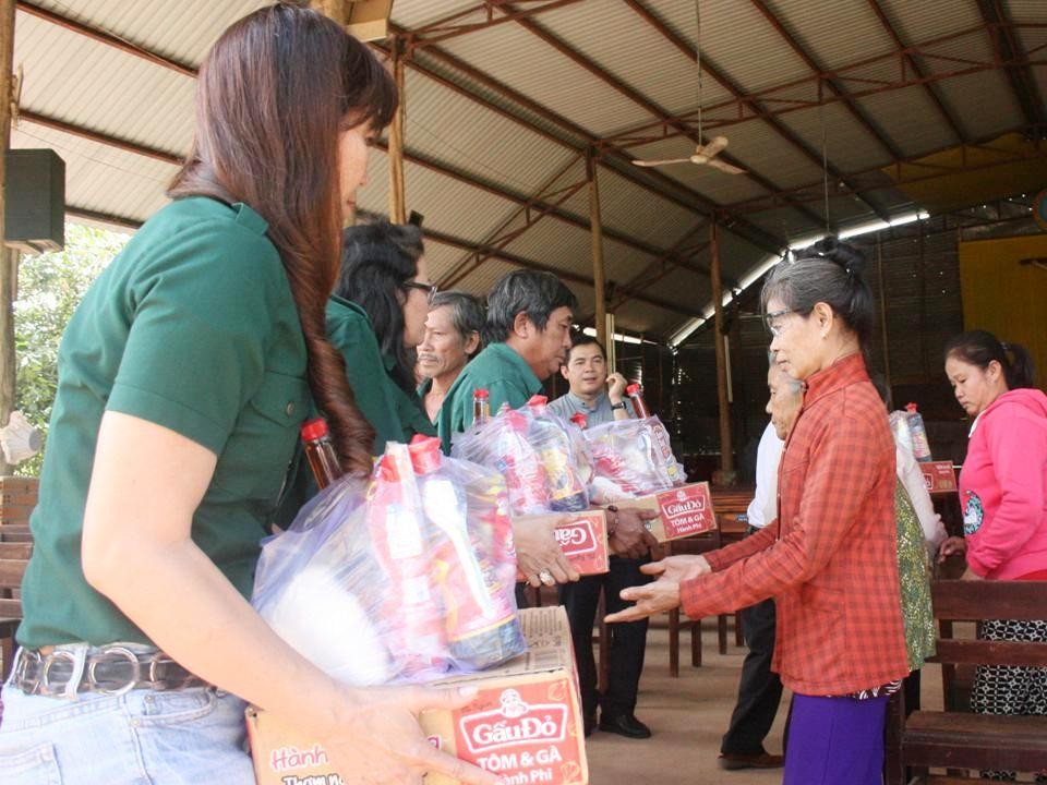 Nghĩa Sinh công tác xã hội tại thôn Xuân Trường, xã Suối Rao, dốc Tà Lon, huyện Châu Đức (Bà Rịa) ngày 8/11/2015